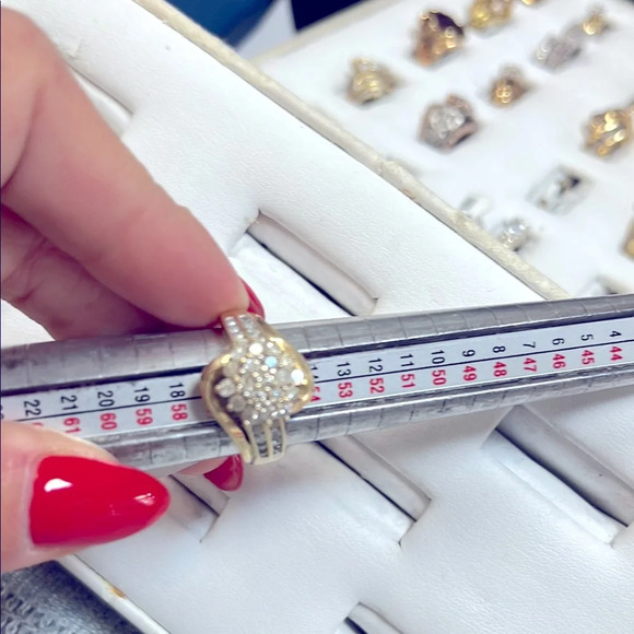 373320 10k yellow gold Diamond - Picture 2 of 2